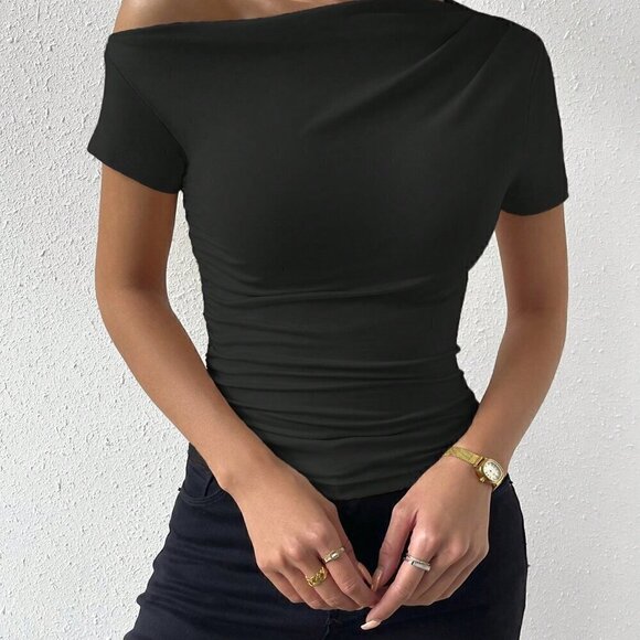 Black Casual Women's Solid Asymmetrical Neck Ruched Tee - Picture 6 of 6